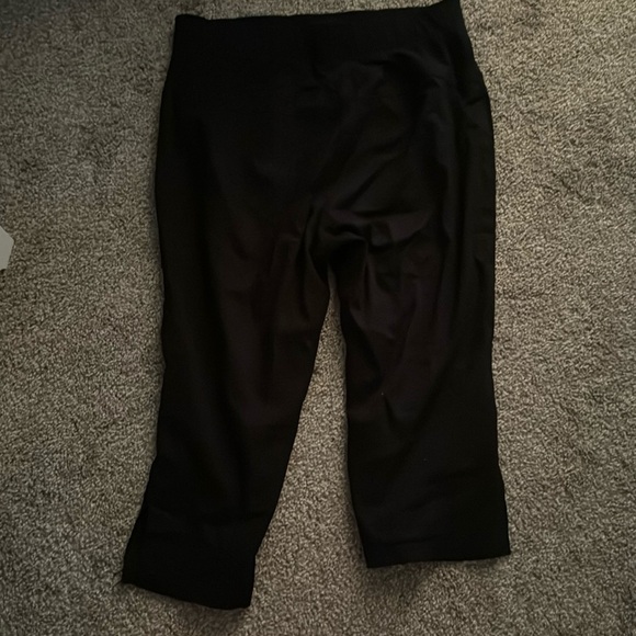 Motherhood Pants - Motherhood black maternity capris